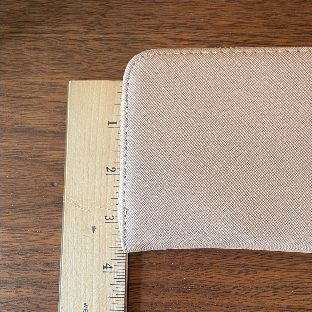 ⭐️NEW Pink Zip-Around Wallet - Picture 8 of 8